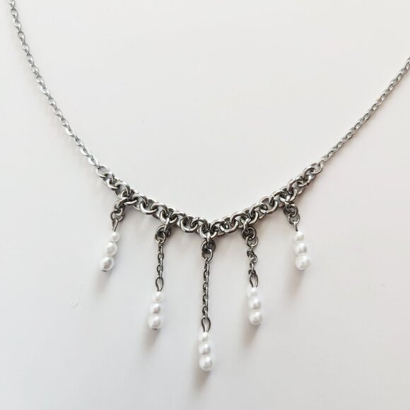 Vintage Victorian white pearl chandelier necklace with a small silver chain - Picture 9 of 9